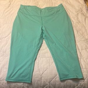 DSG mint green athletic cropped leggings. Size 2X